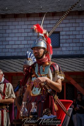 Tribunus Laticlavius in Paradeausrüstung