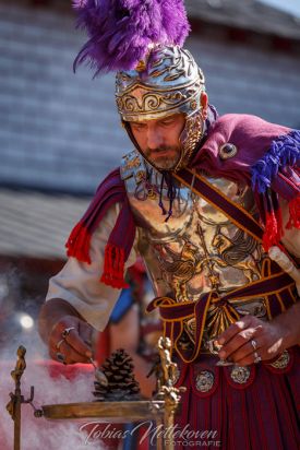 Praefectus Praetorio vor Opferschale