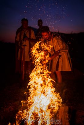 Senatoren am Lagerfeuer