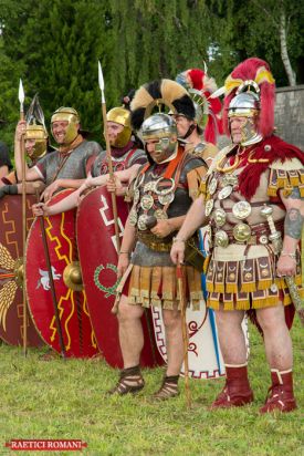 römische Soldaten bei der militärischen Modenschau