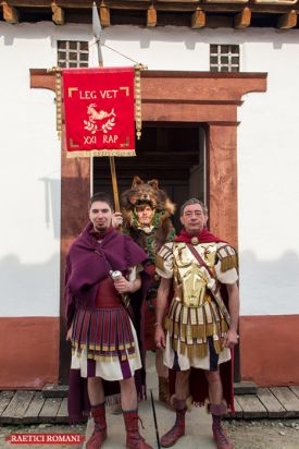 Tribunus Laticlavius, Legatus Legionis und Feldzeichenträger